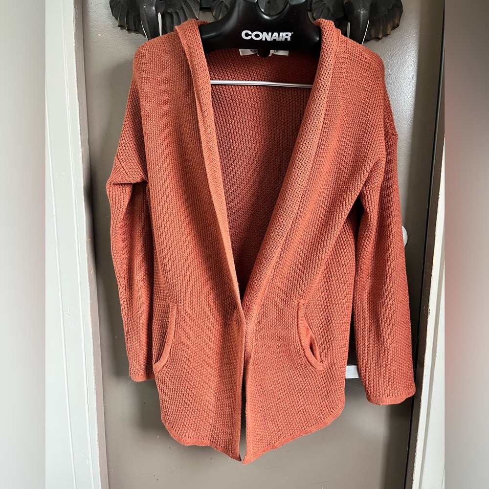 Max Studio burnt orange cardigan , sits to be open ,ladies large ,